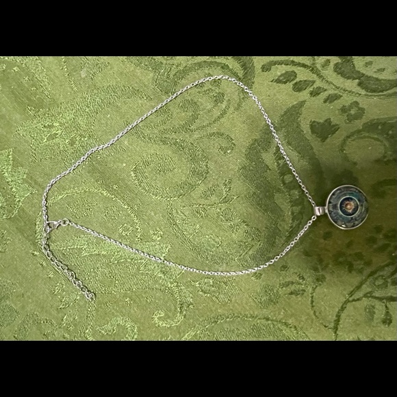 *NEW* Unique sunburst silver tone necklace - Picture 6 of 9